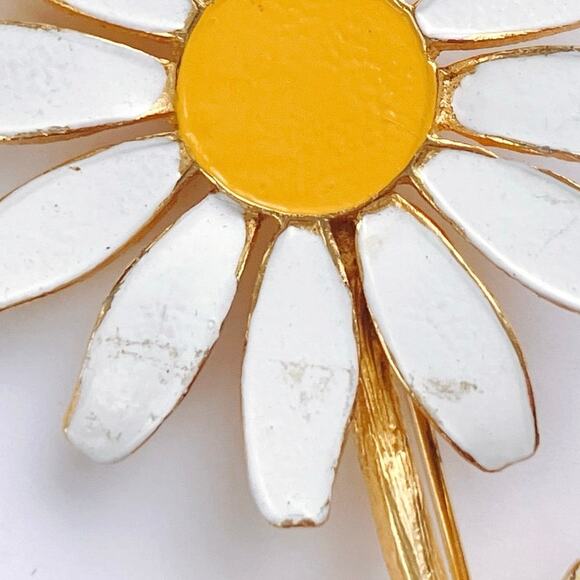 Vintage Signed Accessocraft NYC Enamel Daisy Flower Brooch 1960s Gold Tone - Picture 7 of 11